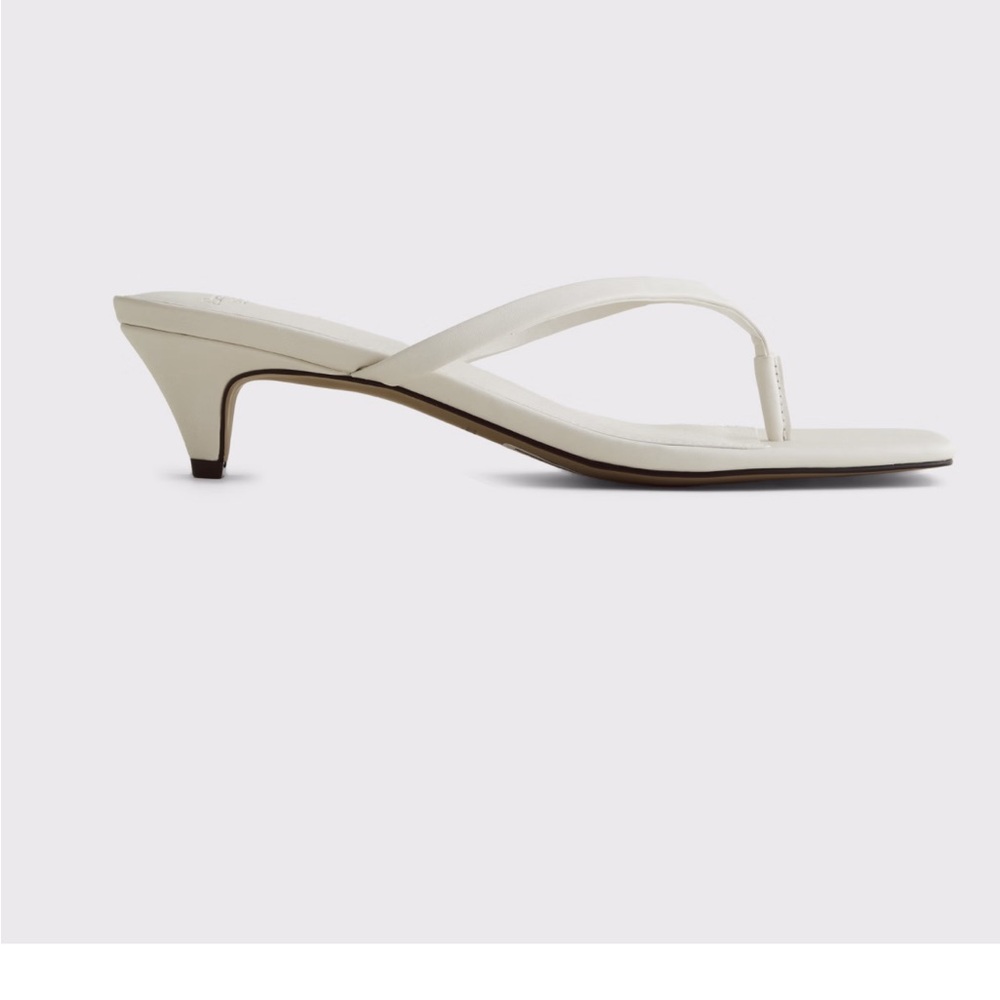 BRAND NEW IN BOX Abercrombie & Fitch Black Vera Kitten Heel 6.5